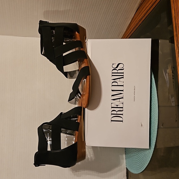 Dream Pairs Black Gladiator Sandals - Picture 7 of 8